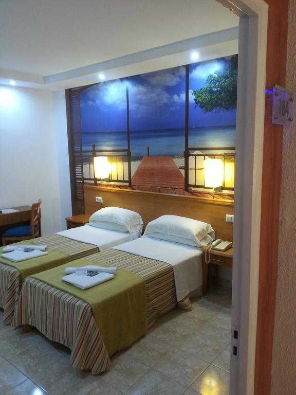 Hotel Vedra Sant Antoni de Portmany Екстериор снимка